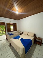 Suite Familia | Minibar, laptop workspace, free WiFi