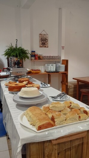 Tägliches inbegriffenes Frühstücksbuffet