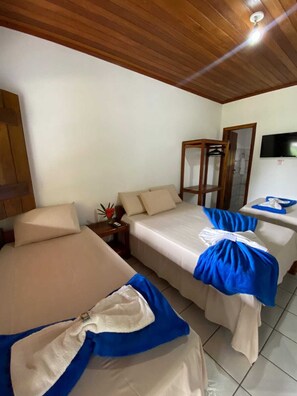 Basic Quadruple Room | Minibar, laptop workspace, free WiFi - Pousada Ponta da Baleia (Maraú)