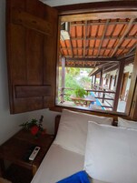 Suite Casal | Minibar, laptop workspace, free WiFi