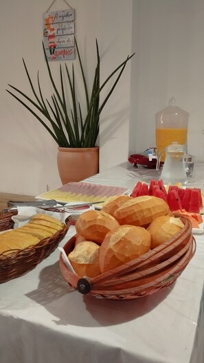 Free daily buffet breakfast  - Pousada Ponta da Baleia (Maraú)