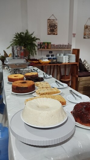 Free daily buffet breakfast - Pousada Ponta da Baleia (Maraú)