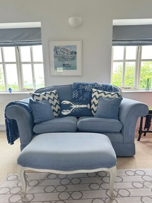 Smart TV, fireplace - Pretty Converted Stable Block. Village Centre, close to Lost Gardens of Heligan (Saint Ewe)