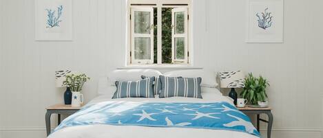 3 عدّة غرف نوم ومكواة/لوح كي وسرير سفر وواي فاي