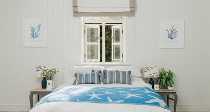 Pretty Converted Stable Block. Village Centre, close to Lost Gardens of Heligan