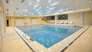 An indoor swimming pool with clear water, a tiled floor, and a ceiling with recessed lighting. - JIA HAO HOTEL INTERNATIONAL PLAZA WUHAN (Wuhan)
