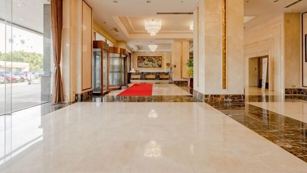 A hotel lobby with a marble floor, a red carpet, and a reception desk. - JIA HAO HOTEL INTERNATIONAL PLAZA WUHAN (Wuhan)