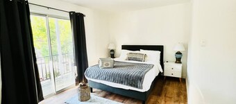 Sparkling clean fully remodeled 1 bed 1 bath house