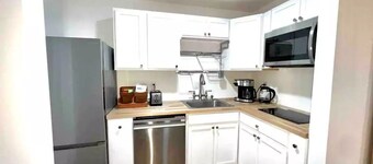 Sparkling clean fully remodeled 1 bed 1 bath house