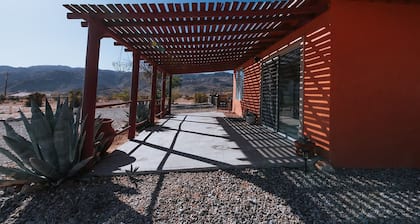 Experience Tranquility Near Joshua Tree National Park, Views, Hiking, Hot Tub.