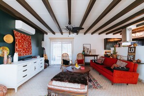 Smart TV, books, stereo