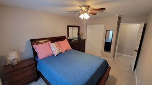 3 habitaciones, escritorio, tabla de planchar con plancha y wifi gratis 