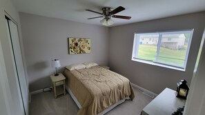 3 habitaciones, escritorio, tabla de planchar con plancha y wifi gratis 
