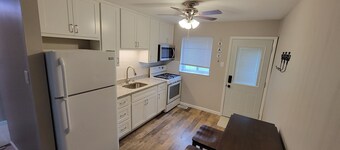 Convenient Newly Renovated Ballwin 2 Bedroom Condo
