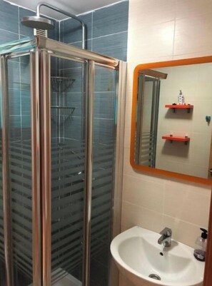 Shower - Ático Duplex en Benalmádena Vistas al mar y Montaña dos Habitaciones (Benalmádena)