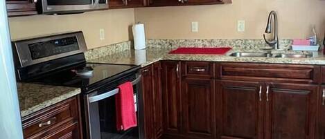 Refrigerador, microondas, horno, placa de cocina