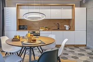 In-room dining - 3D KOSCIUSZKI 19 Apartament (Kraków)