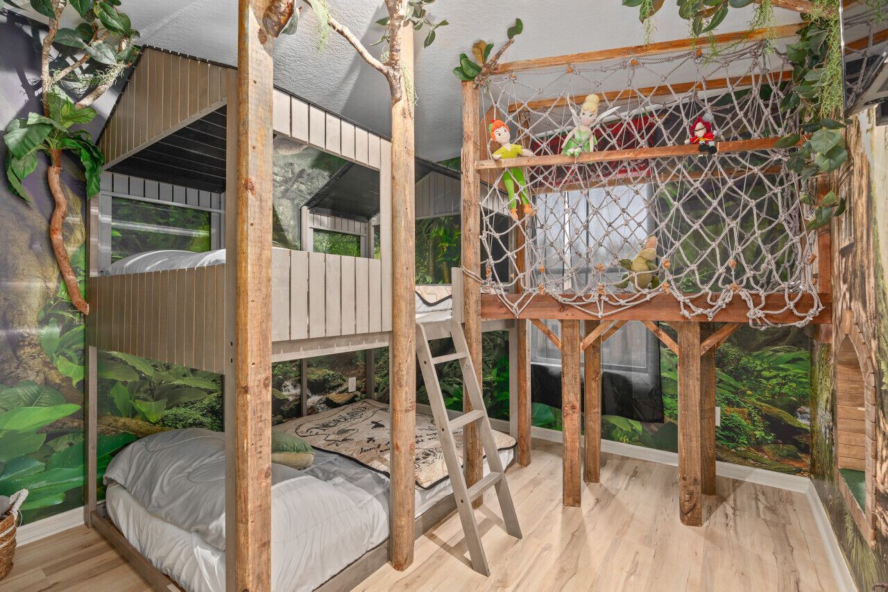 3 室のベッドルーム、デスク、アイロン / アイロン台、旅行用ベビーベッド