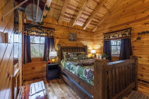 1 bedroom, free WiFi, bed sheets, wheelchair access - Secluded cabin for 2 in the Hocking Hills (Logan)