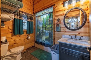 Combined shower/tub, hair dryer, towels, soap - Secluded cabin for 2 in the Hocking Hills (Logan)