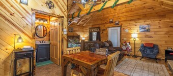 Secluded cabin for 2 in the Hocking Hills