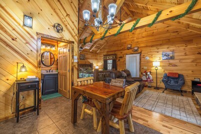 Secluded cabin for 2 in the Hocking Hills