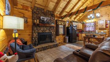 Smart-TV, Kamin, DVD-Player