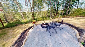 Outdoor spa tub - Secluded cabin for 2 in the Hocking Hills (Logan)