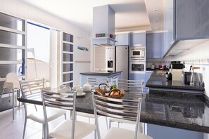 Microwave, oven, stovetop, dishwasher - Home2Book Stunning Villa near Las Teresitas&Anaga (Santa Cruz de Tenerife)