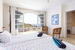 6 habitaciones, tabla de planchar con plancha, wifi y ropa de cama 