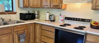 Peaceful 2 bdrm in the woods-