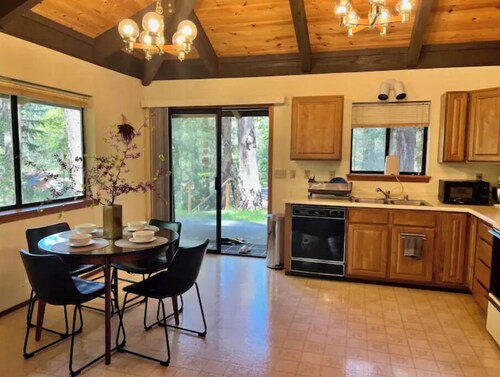 Peaceful 2 bdrm in the woods-