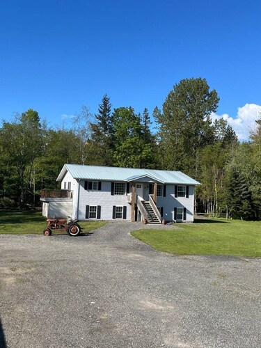 The Farmhouse at Cedar Star Ranch