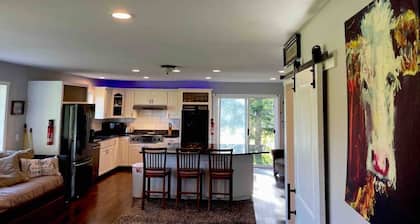 Private Group Lodge near Bellingham weddings and retreats