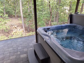 A hot tub with a wooden deck and a view of a forested area. - Fun in the mountains. Hike, golf, ski and more. Massanutten Resort. (McGaheysville)