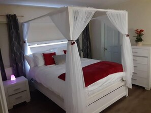 4 bedrooms, iron/ironing board, free WiFi, bed sheets