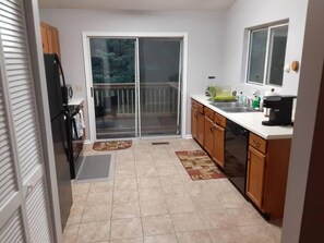 Fridge, microwave, oven, stovetop - Fun in the mountains. Hike, golf, ski and more. Massanutten Resort. (McGaheysville)