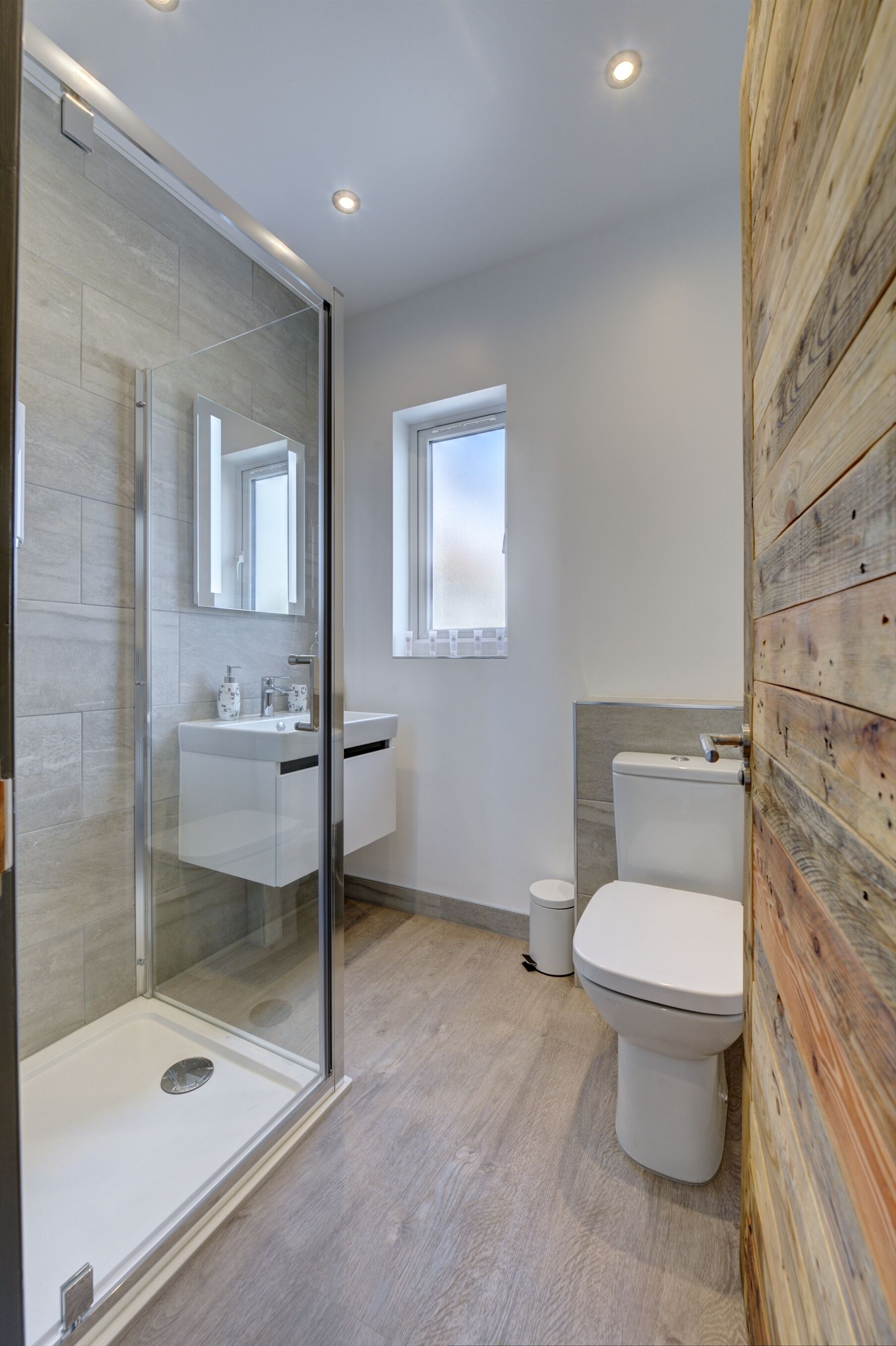 House | Bathroom | Shower, hair dryer, towels