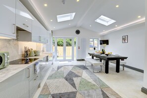 Casa | Cucina privata | Frigorifero, microonde, forno, piano cottura