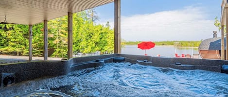 Baignoire à remous extérieure