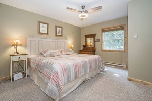 2 chambres, bureau, fer et planche à repasser, lit parapluie