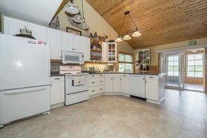 冰箱、微波炉、烤箱、炉灶