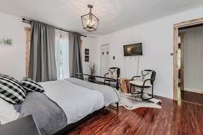3 bedrooms, desk, iron/ironing board, travel cot
