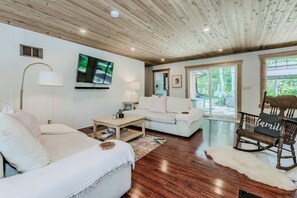 Smart TV, fireplace, DVD player, books - Charming French-Country Home w/ Hot Tub & EV Charger Near Bruce Trail (Lion's Head)