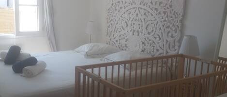 6 bedrooms, WiFi, bed sheets