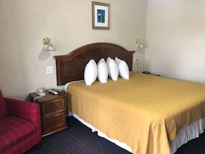 1 bedroom, iron/ironing board, free WiFi, bed sheets - Relax and Unwind in Knights Inn Harrisonville! Pets Allowed, Free Parking (Harrisonville)