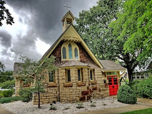 Exterior - Relax and Unwind in Knights Inn Harrisonville! Pets Allowed, Free Parking (Harrisonville)