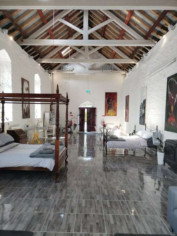 1 bedroom, desk, WiFi, bed sheets