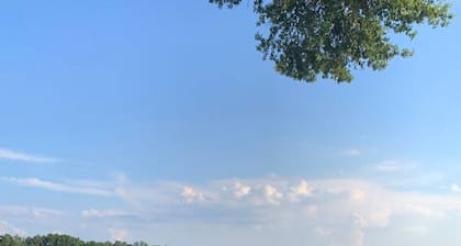 Private cottage w/a HOT TUB, Dock, SUPs & Kayaks