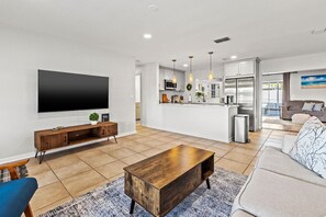 Smart TV, books, printers - 🌞CLEAN / Beautiful Kitchen / POOL / CLOSE TO BEACHES ⛱️ (Seminole)